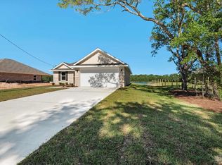 7915 Twin Lake Dr, Milton, FL 32583