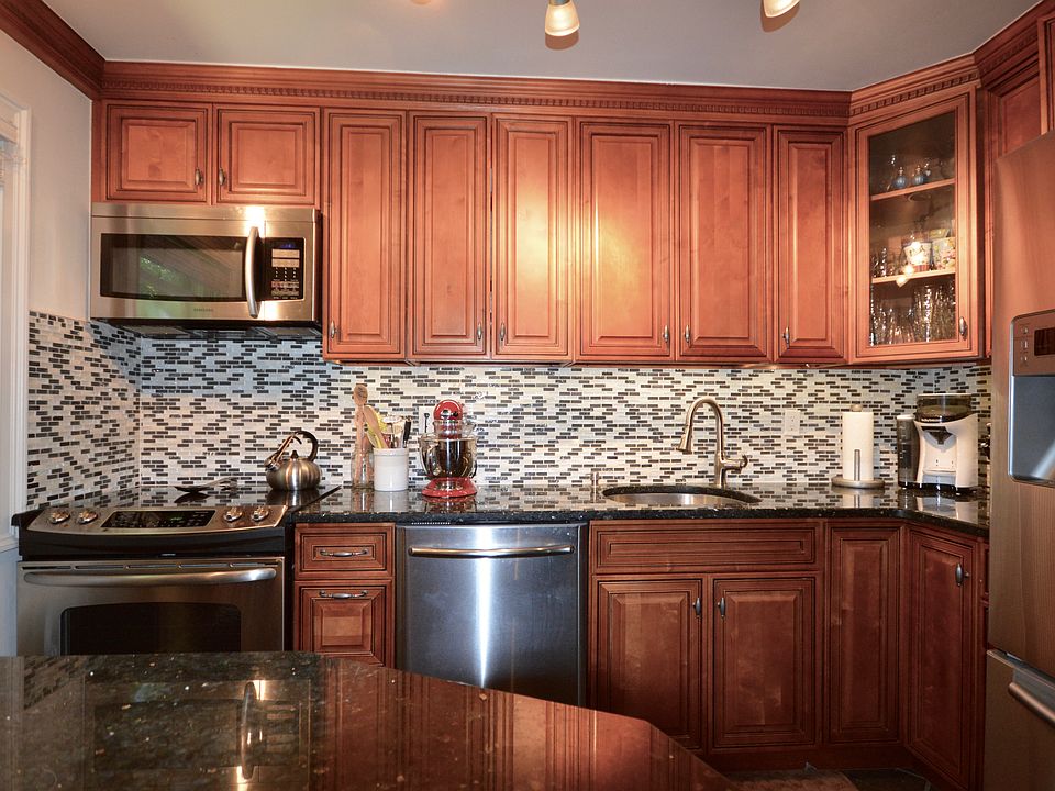 1st image of 140 N Broadway D-1 #D-1