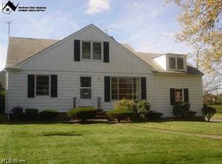 1996 Campus Dr, Cleveland, OH 44121