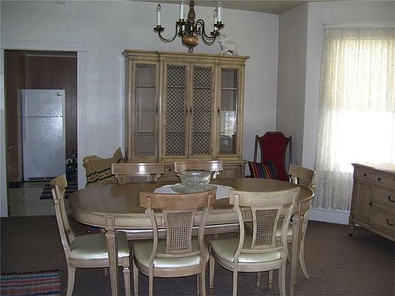 3rd image of 825 Broad Ave