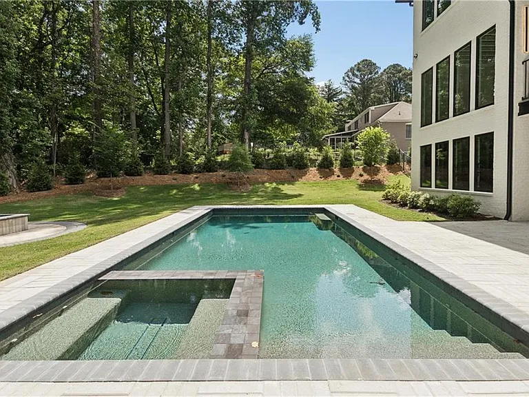 1000 Clementstone Northeast Dr — Photo 3