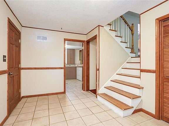 5th image of 10911 W 91st Ter