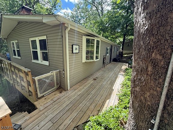 3rd image of 18 Northwood Dr