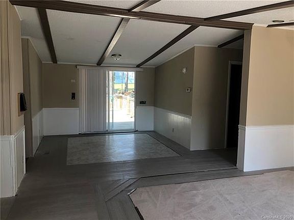 5th image of 143 Knotty Pine Ln