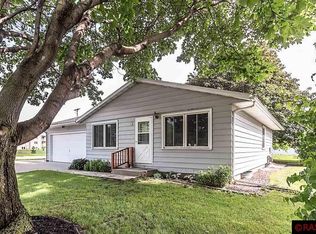 3 Devonshire Pl, Mankato, MN 56001