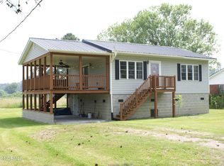 106 Thompson St, Windsor, NC 27983