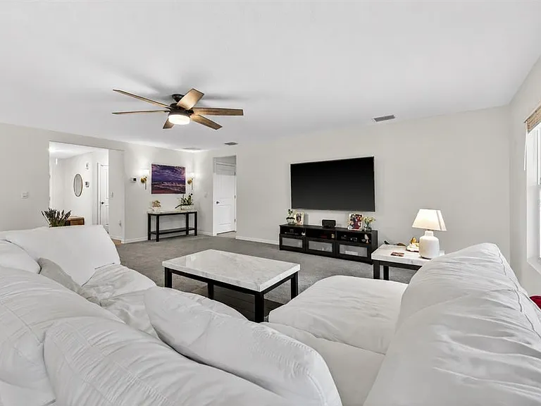 5442 Diantha Way — Photo 4