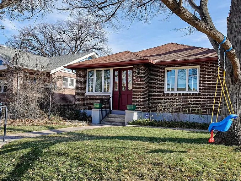 2308 Grape St — Photo 3