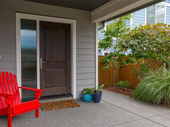 2nd image of 924 Snowdrop Ave