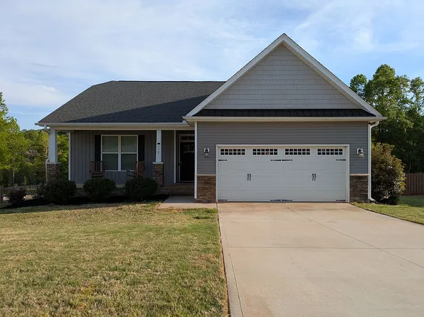 572 Forden Dr, Wellford, SC 29385