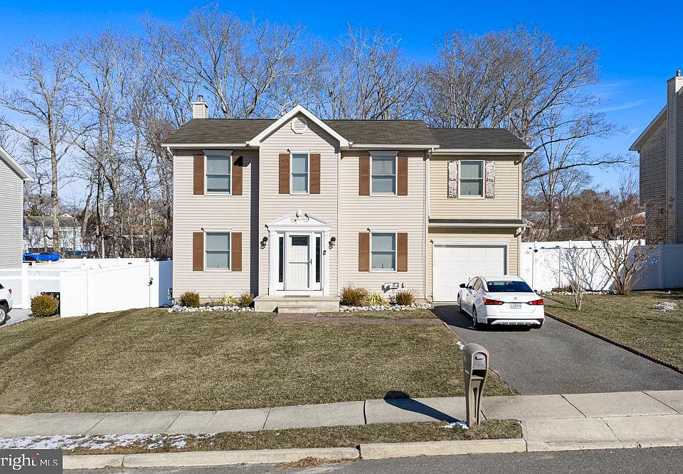 1st image of 18 Cannonball Dr
