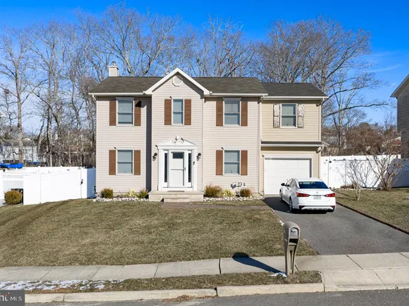 18 Cannonball Dr, Barnegat, NJ 08005