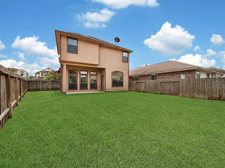 711 Aulia Ln — Photo 5