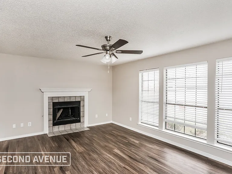 2725 Stillwater Dr — Photo 6
