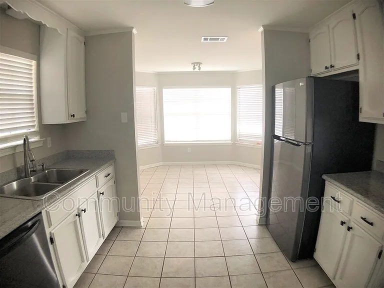 7910 Bayou Fountain Ave — Photo 4