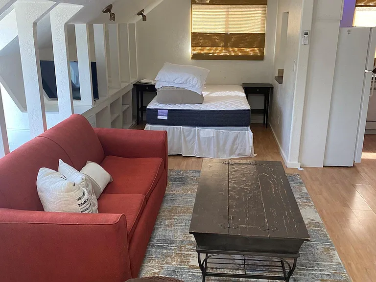 1202 S Oakland Ave — Photo 4