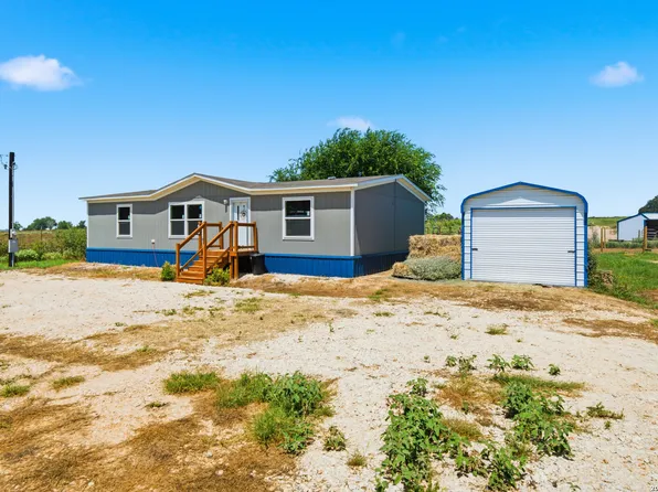 2870 County Road 120, Floresville, TX 78114