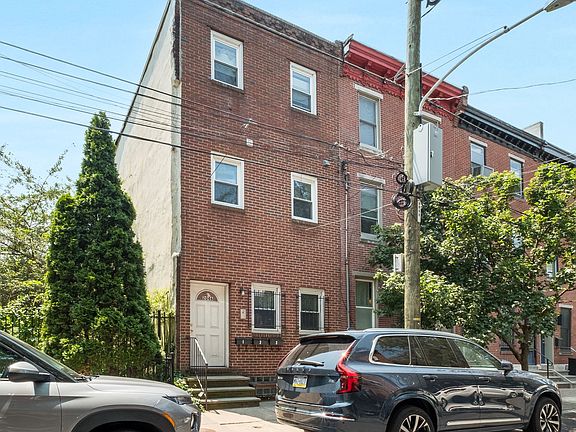2nd image of 2046 Fitzwater St #2