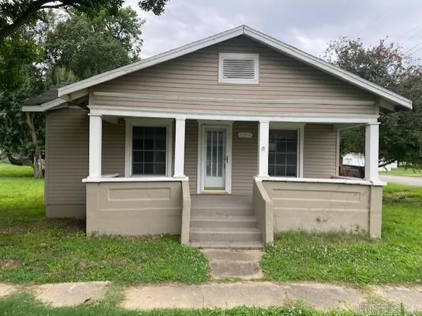 301 S Walnut St, Bernie, MO 63822