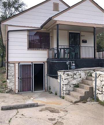 3rd image of 4416 Agnes Ave