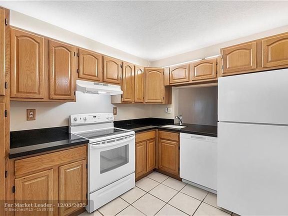 3rd image of 3111 Carambola Cir S #2356
