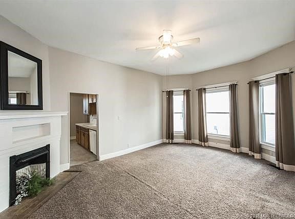 downstair unit living room