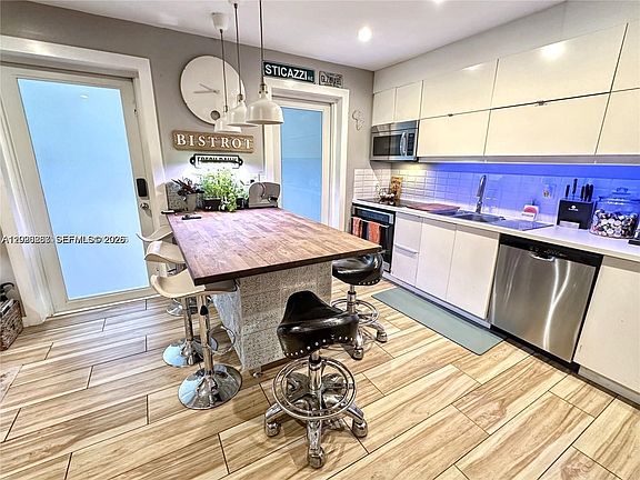 5th image of 1115 Meridian Ave #Townhouse