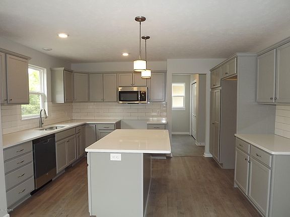 2nd image of 6024 Marblehead Dr NE
