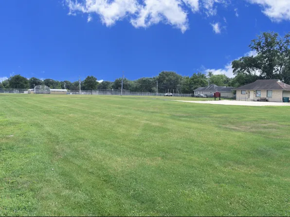 281 S Main St, Seneca, IL 61360