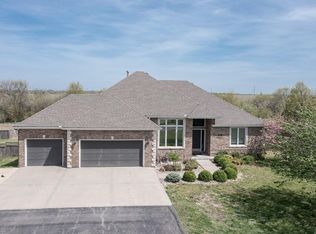 22594 155th St, Basehor, KS 66007