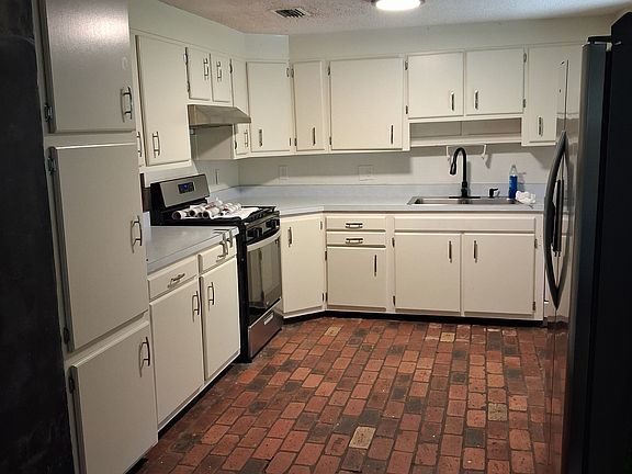 3rd image of 411 Barclay Ave
