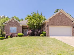 51 Waters Edge Dr, Little Rock, AR 72204