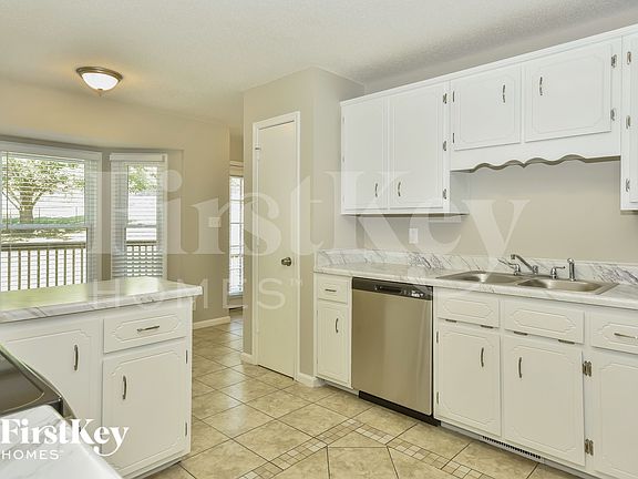 5th image of 609 W Creek Dr