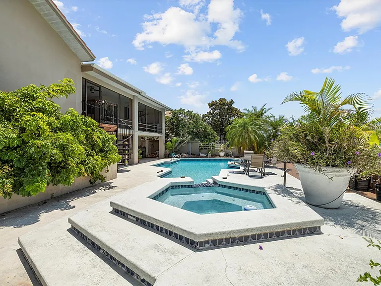 3534 Seaway Dr — Photo 53
