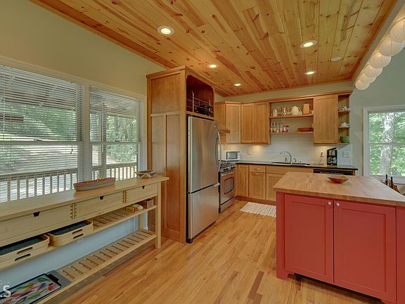 5th image of 660 Long Mountain Dr