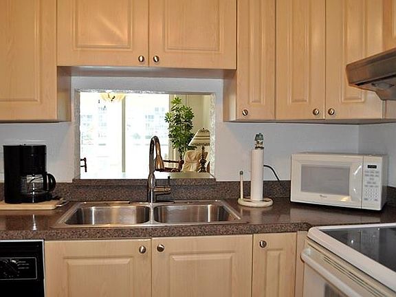 5th image of 1025 SE 3rd Avenue #105