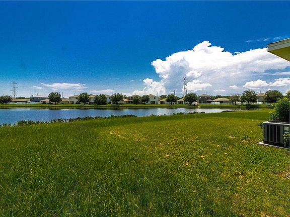 3rd image of 7739 Carriage Pointe Dr