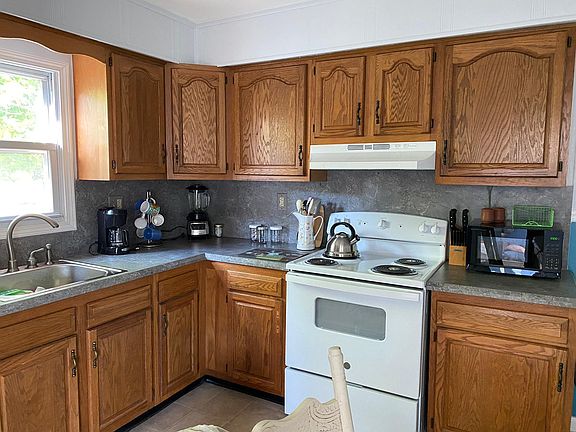 4th image of 100 Cedardale Ave