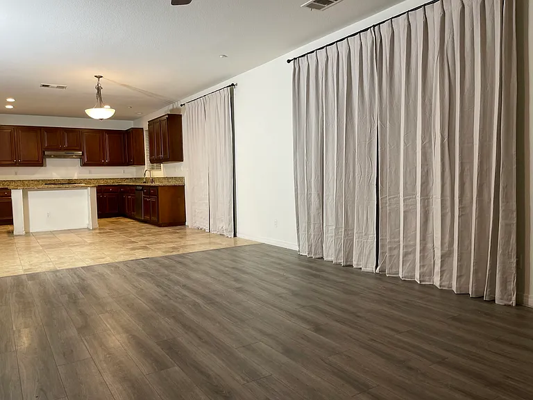 9393 Newbridge Dr — Photo 3