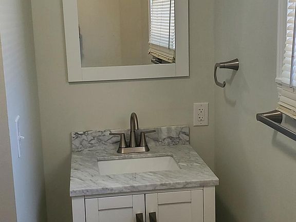 3rd image of 855 S Santa Fe Ave APT 1