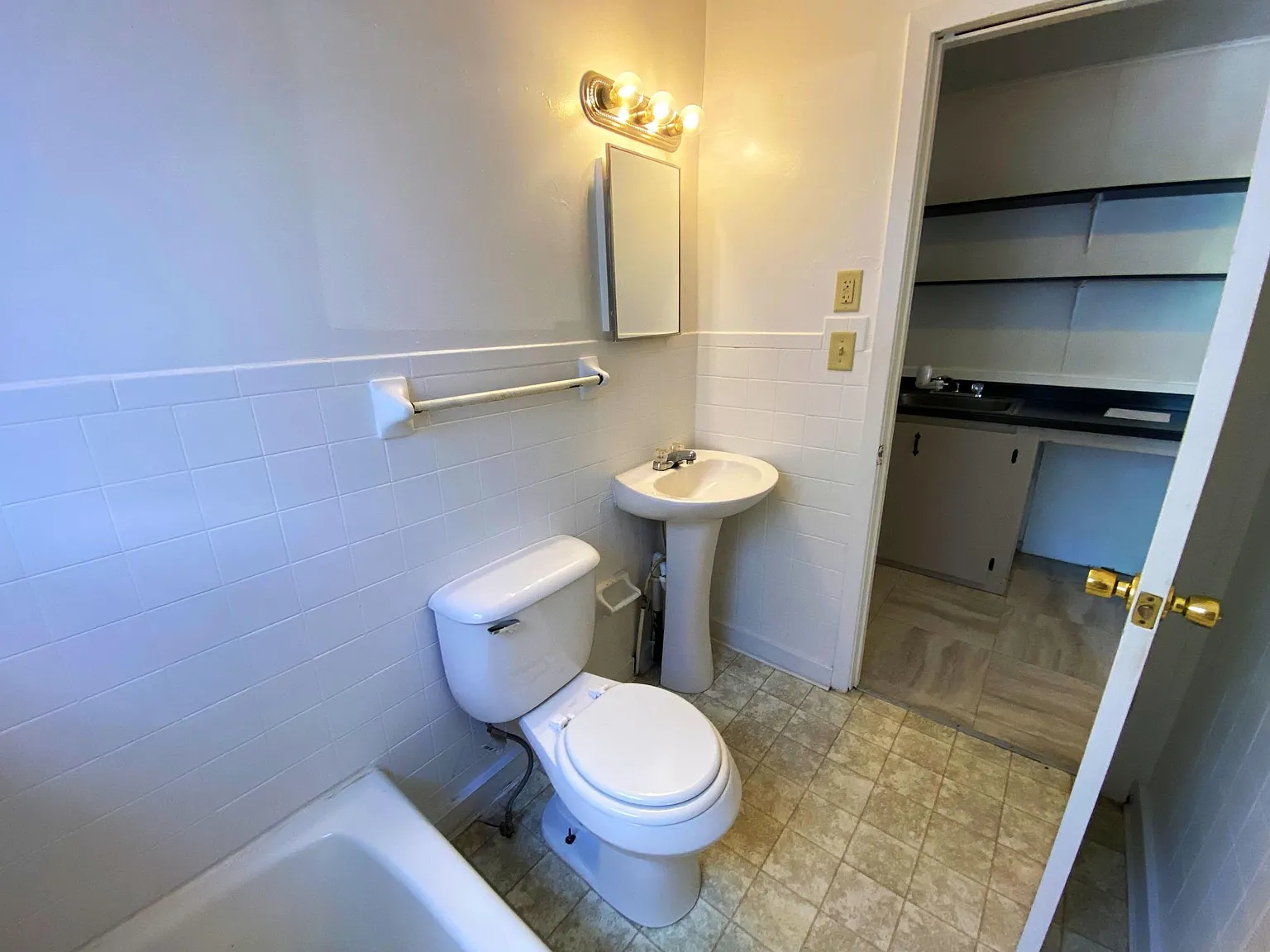 1 bed, 500 sqft, $795 — Photo 3