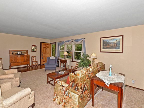 3rd image of 3681 Twin Oaks Dr