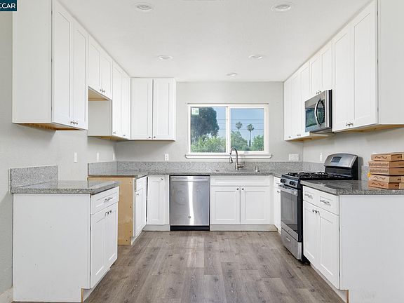 3rd image of 10437 Reymouth Ave