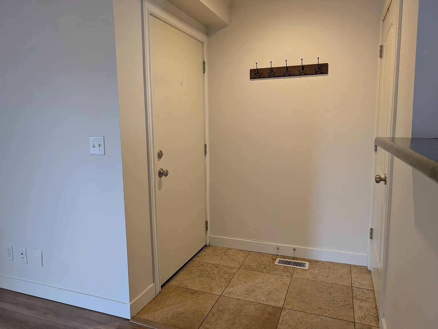 2 bed, 956 sqft, $1,600 — Photo 3