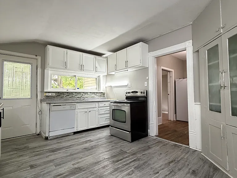 337 Maxwell St — Photo 2