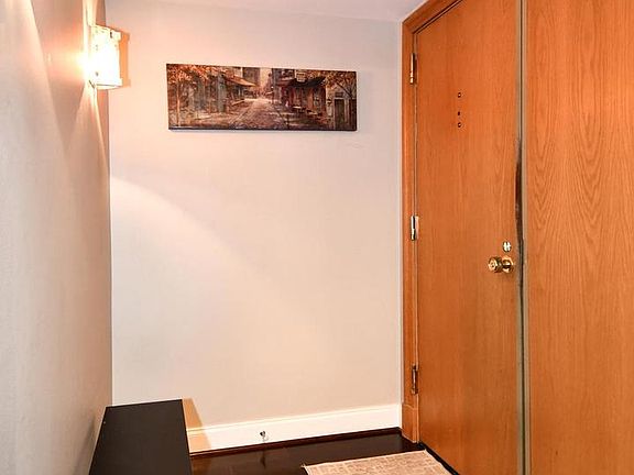 2nd image of 1301 N Courthouse Rd APT 1005