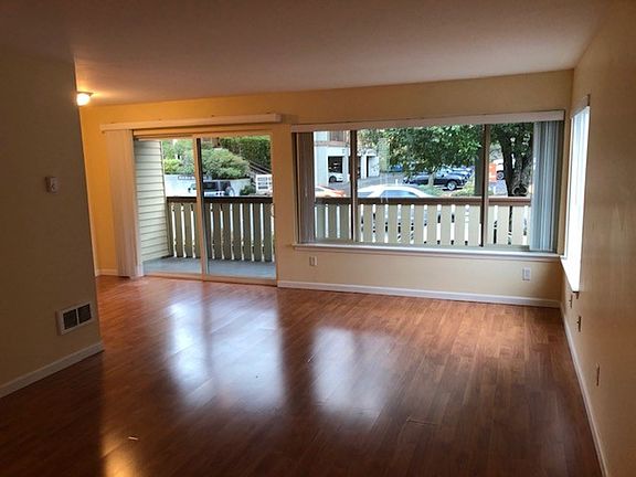 4th image of 417 Bellevue Way SE #Townhouse 201