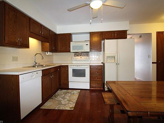5th image of 4230 Williamsburg Dr
