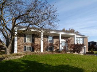 1040 W Yale Ct, Palatine, IL 60067