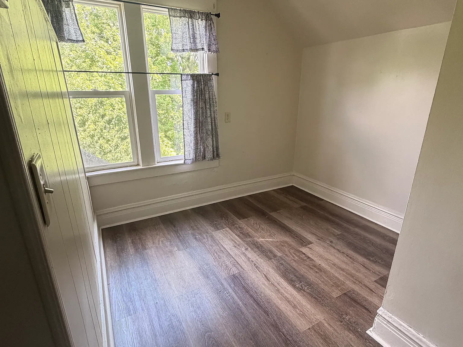 2 bed, 1000 sqft, $1,000 — Photo 2